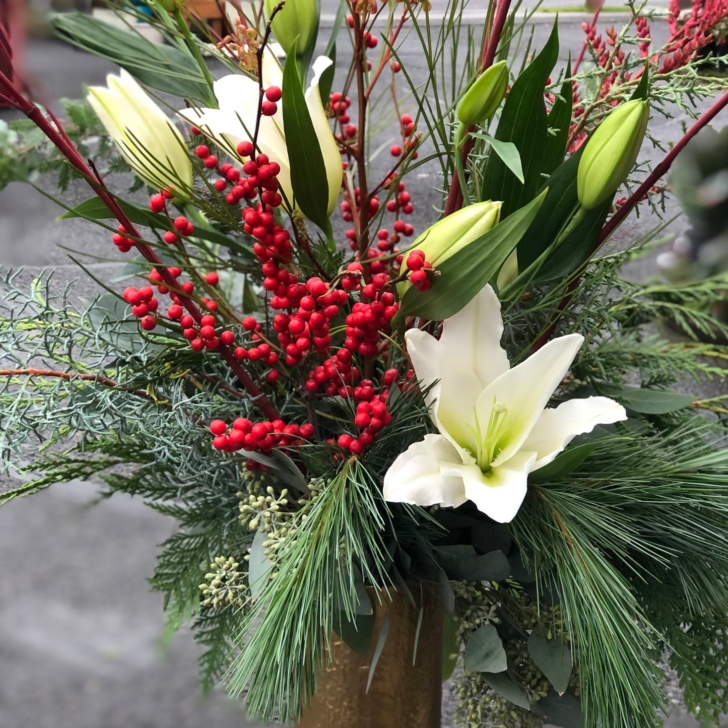 Deluxe Holiday Designer's Choice Arrangements